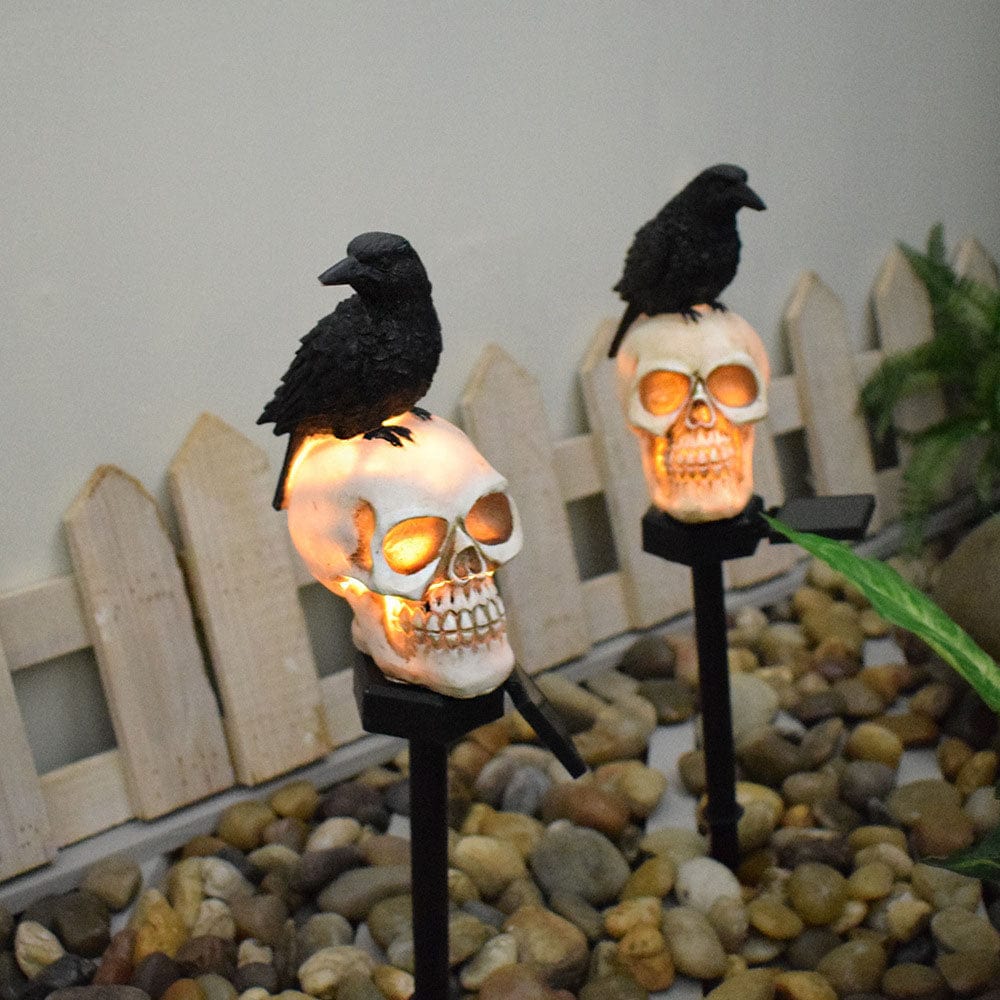 Lampe Solaire de Jardin Originale "Le Corbeau et Le Crâne"