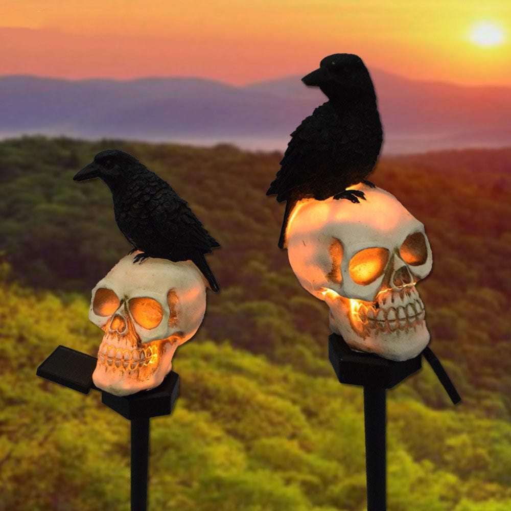 Lampe Solaire de Jardin Originale "Le Corbeau et Le Crâne"