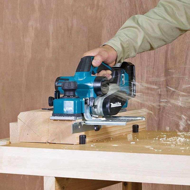 Rabot MAKITA DKP181ZJ 18V Li-Ion 82mm (Machine Nue avec Coffret MakPac)