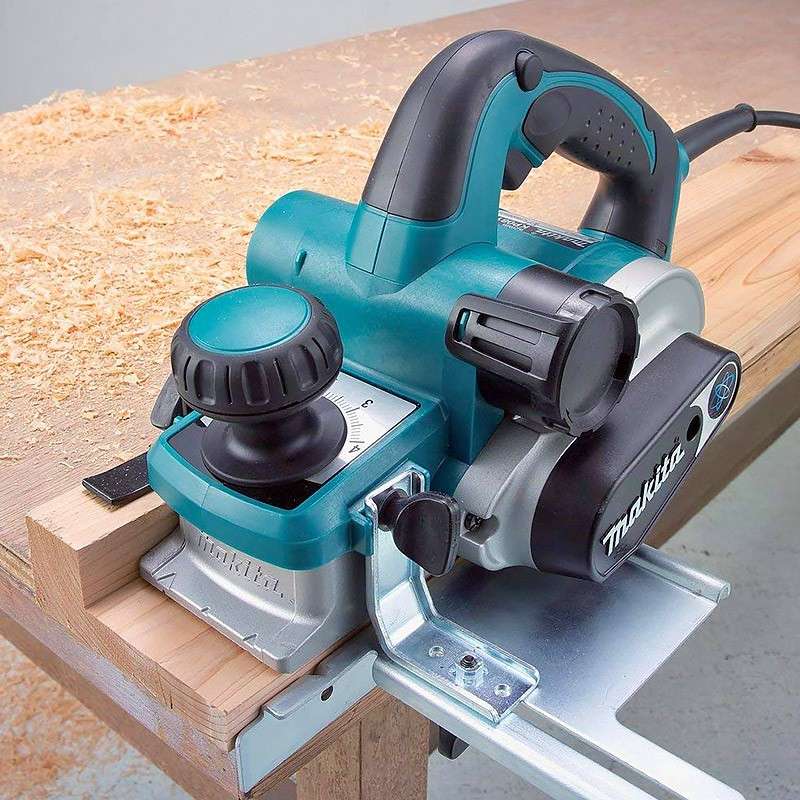 Rabot MAKITA KP0810 850W 82mm